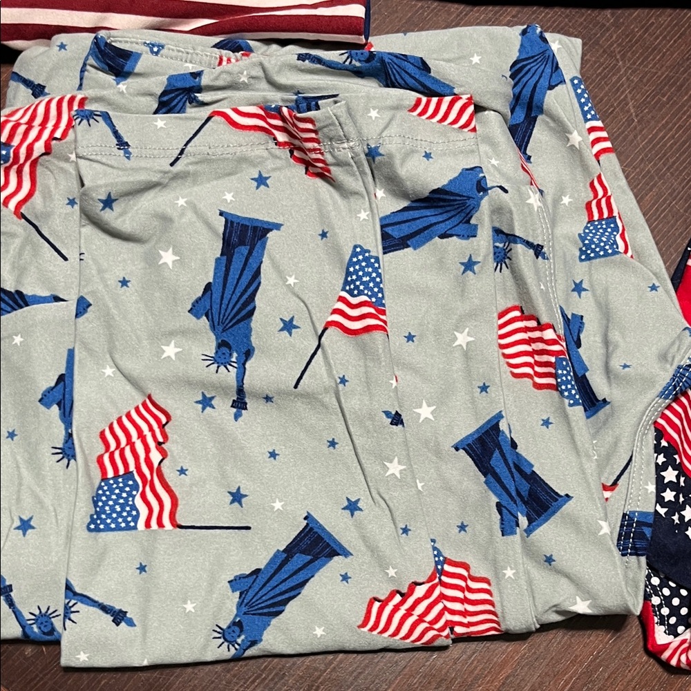 LuLaRoe Women's Leggings - Red, Blue, White set of 4 - Picture 6 of 6